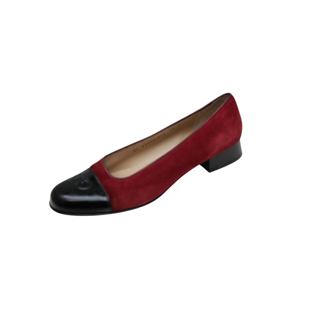 Salvatore Ferragamo Womens 7.5 B Red Suede Black Cap Toe Logo Low Pumps Italy - Picture 2 of 9